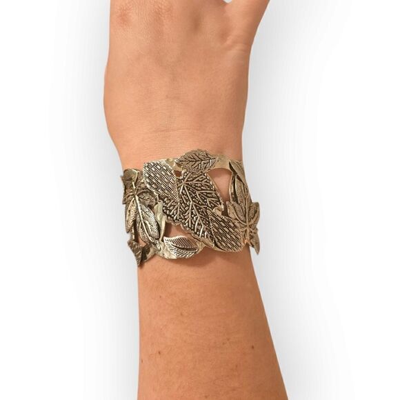 Vintage Avon NR Leaf Cuff Bracelet - Picture 10 of 10